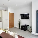 Locket Studio - Cosy Apartment With Balcony